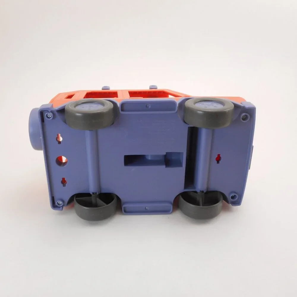 Bluey Heeler Family Cruiser Toy Car Set with 2 Action Figures Bluey and Bingo